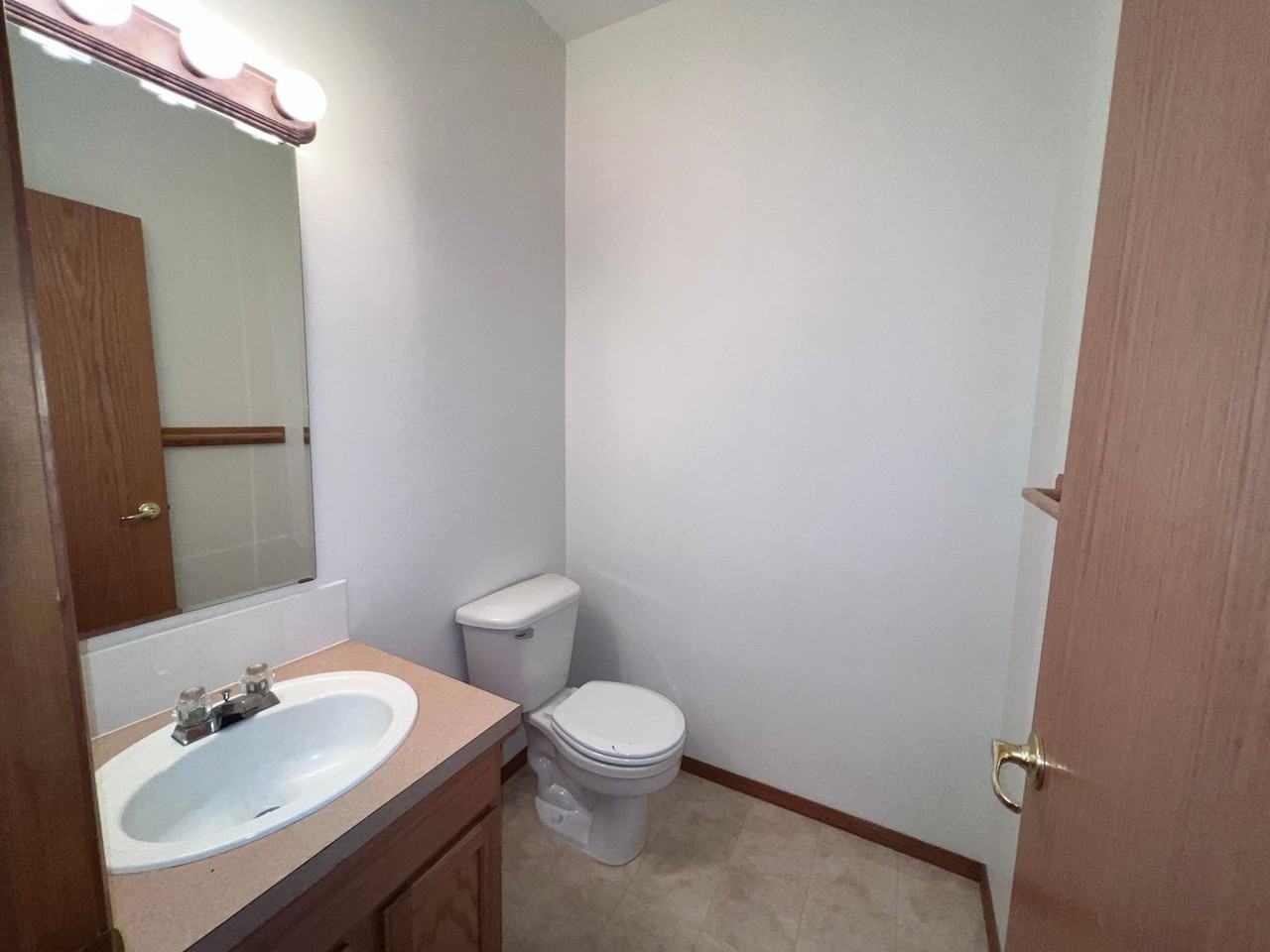 418 17th St Se #6C - Photo 3 of 23