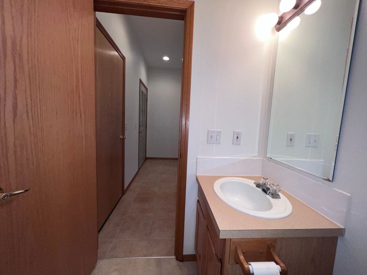 418 17th St Se #6C - Photo 4 of 23