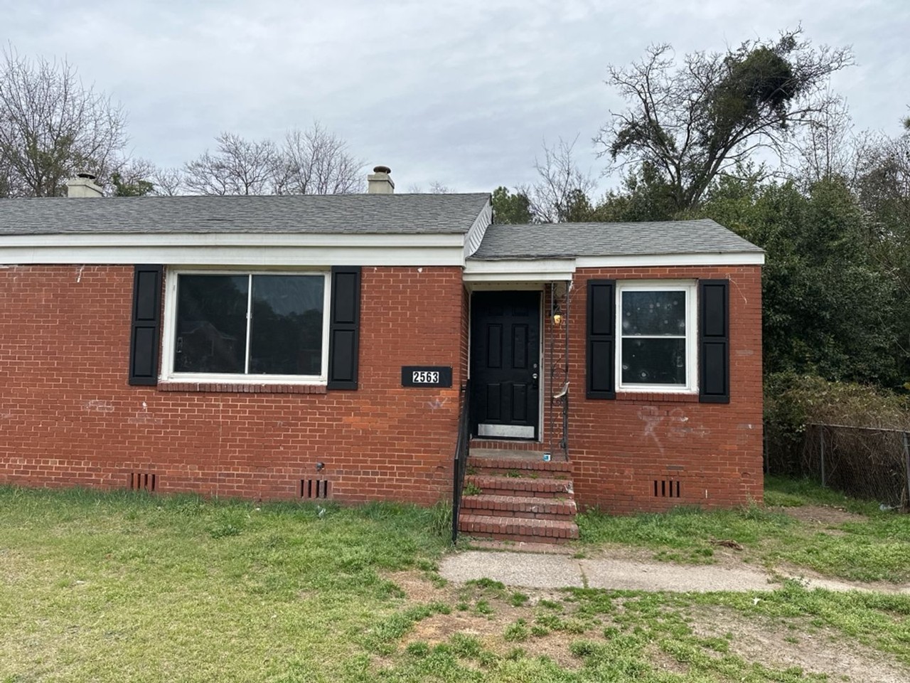 2563 Lyman St - Photo 4 of 29