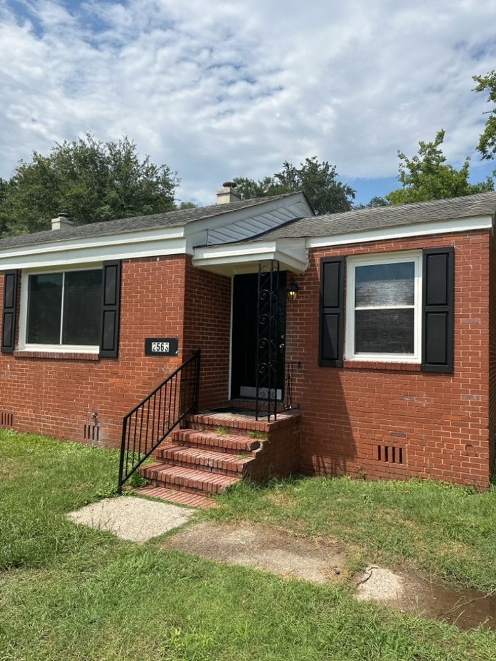 2563 Lyman St - Photo 2 of 29