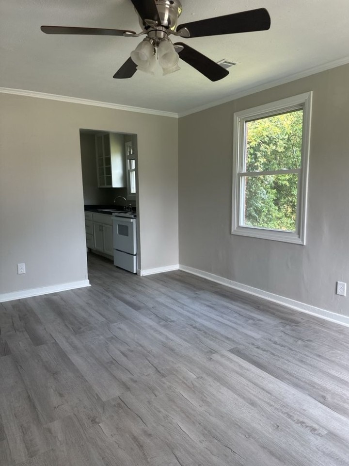 2563 Lyman St - Photo 3 of 29