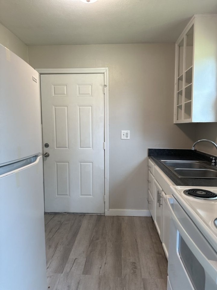 2563 Lyman St - Photo 5 of 29