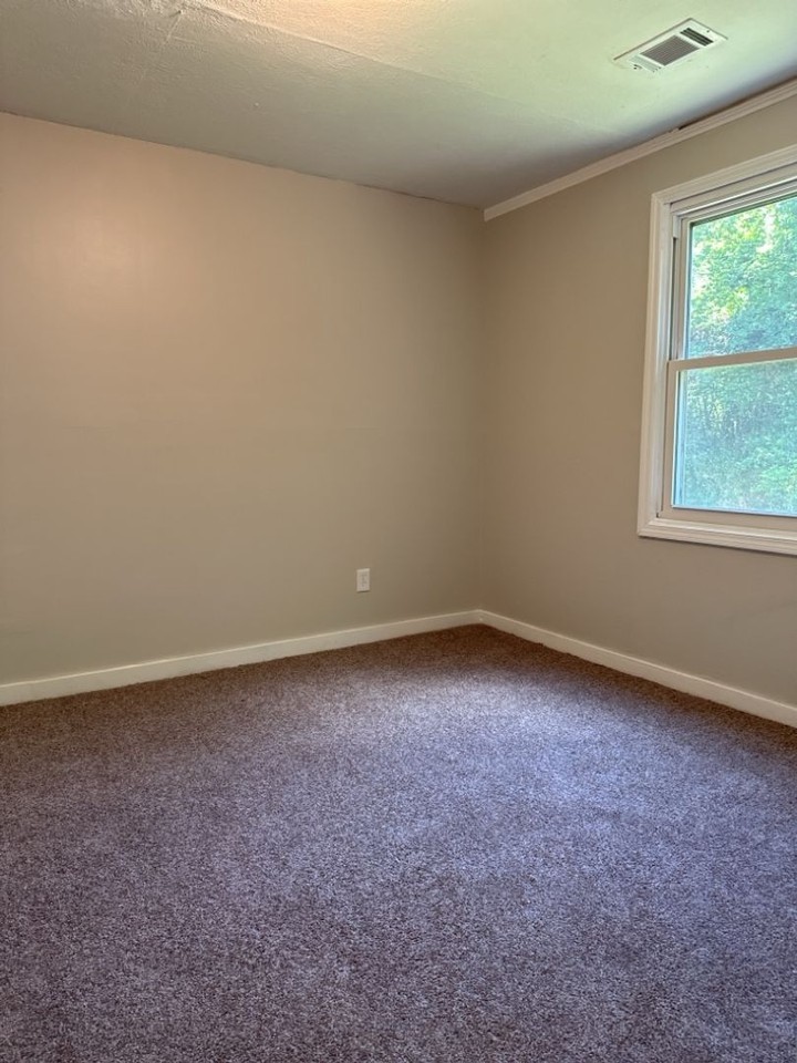 2563 Lyman St - Photo 6 of 29