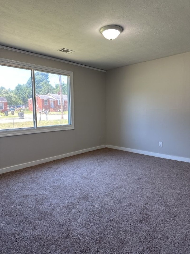 2563 Lyman St - Photo 7 of 29