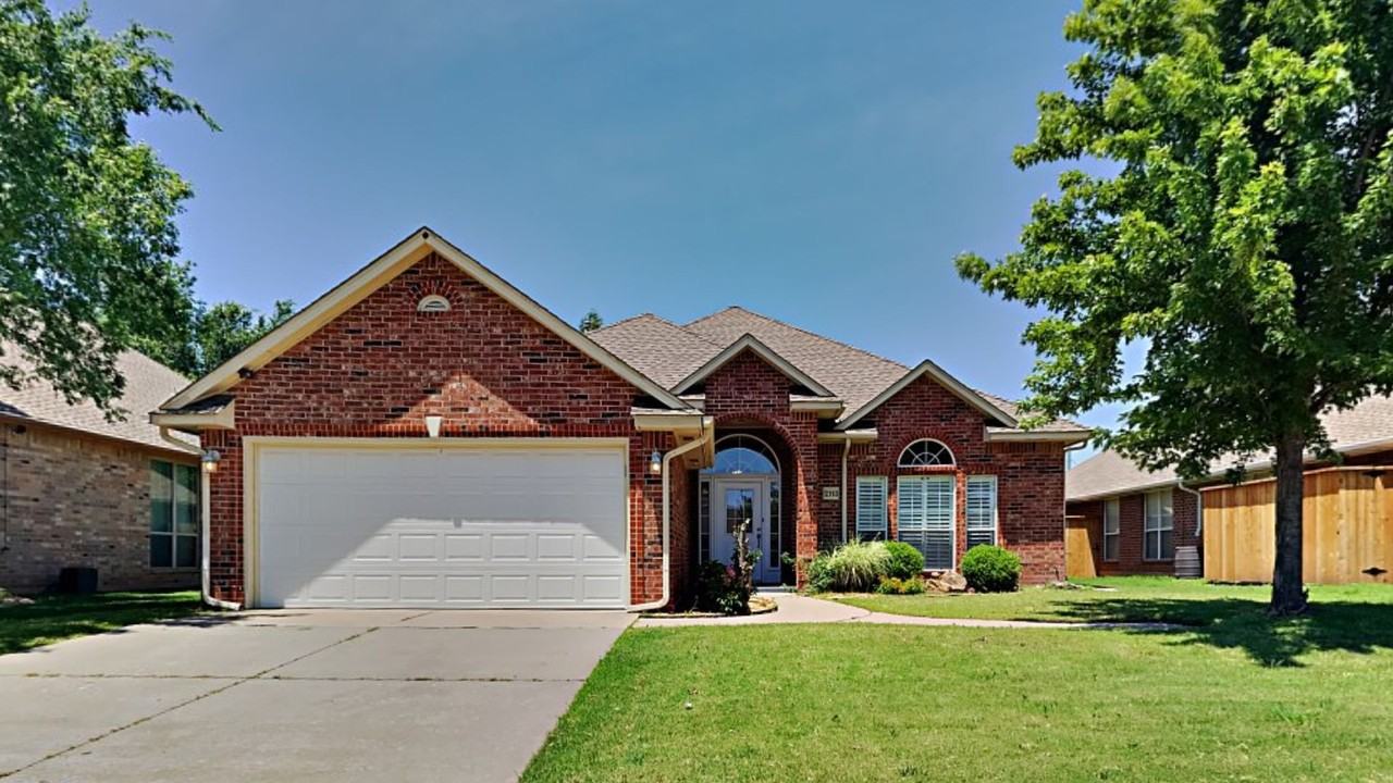 2113 Sw 124th St - Photo 2 of 20