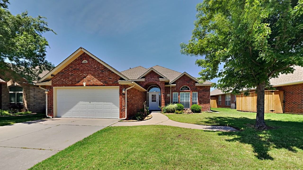 2113 Sw 124th St - Photo 3 of 20