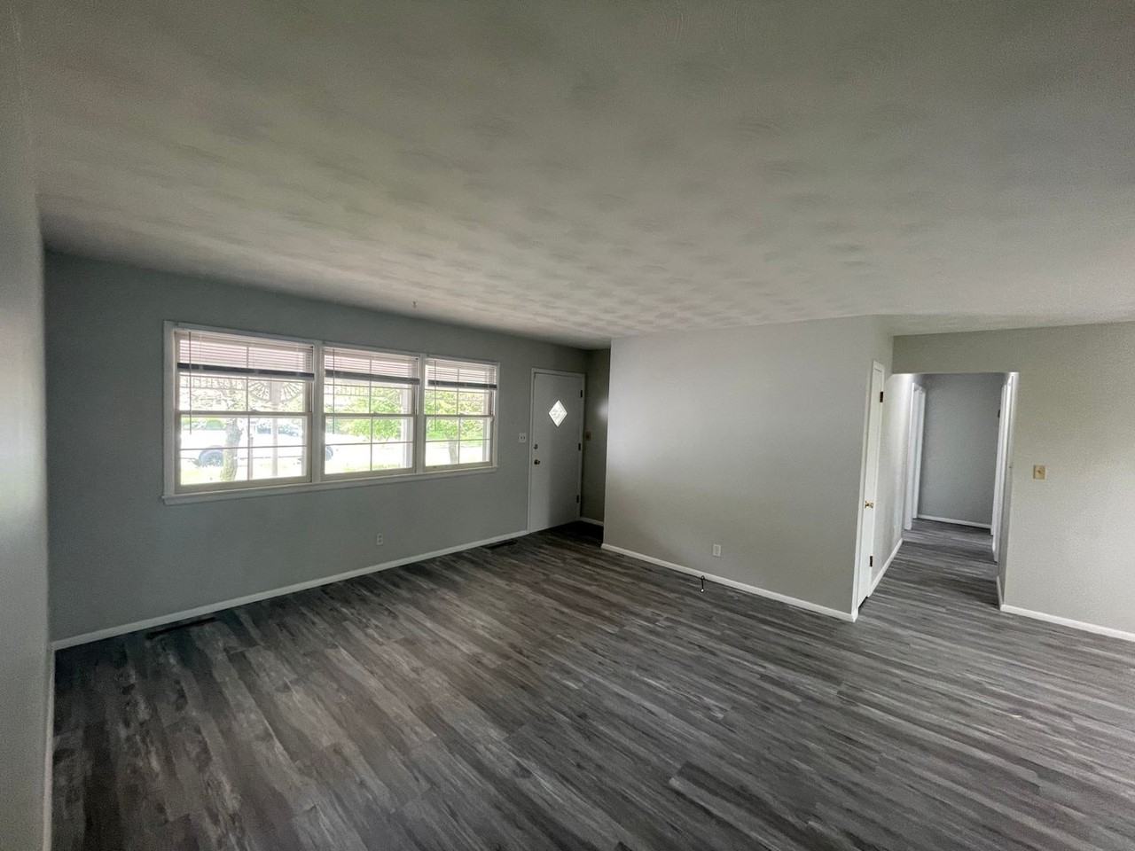 2221 S Virginia Ave - Photo 3 of 25