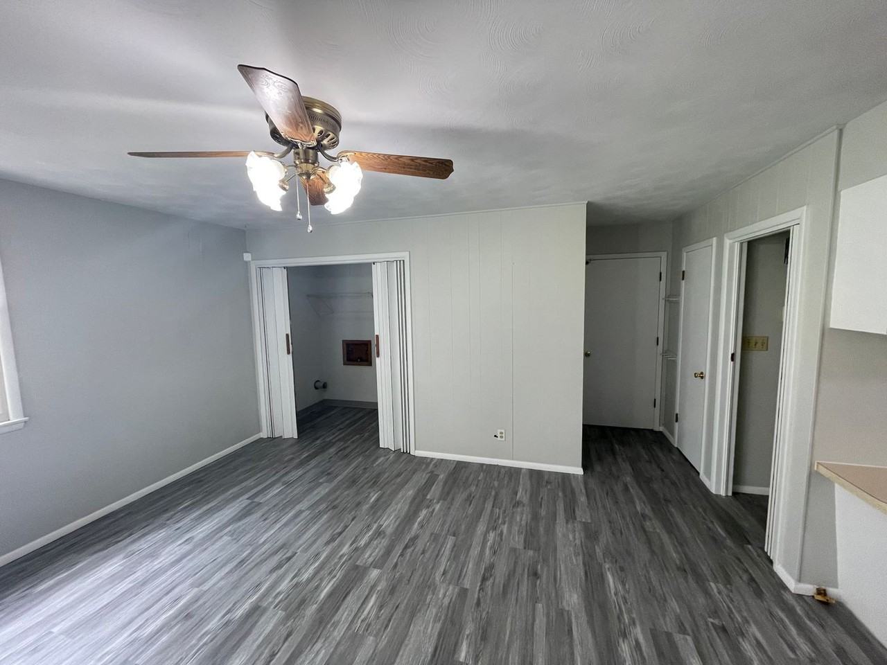 2221 S Virginia Ave - Photo 4 of 25