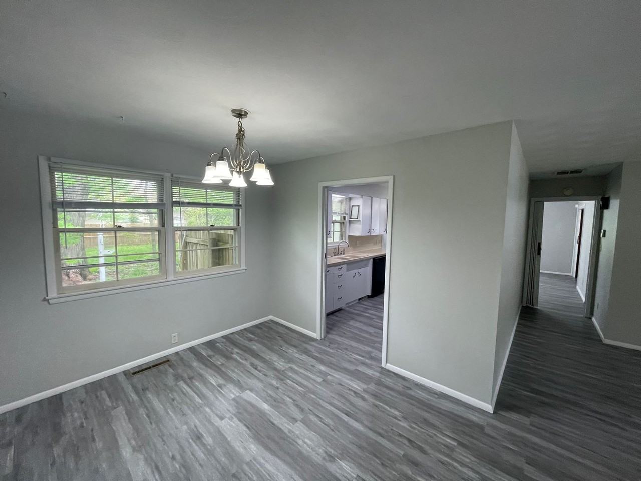 2221 S Virginia Ave - Photo 5 of 25