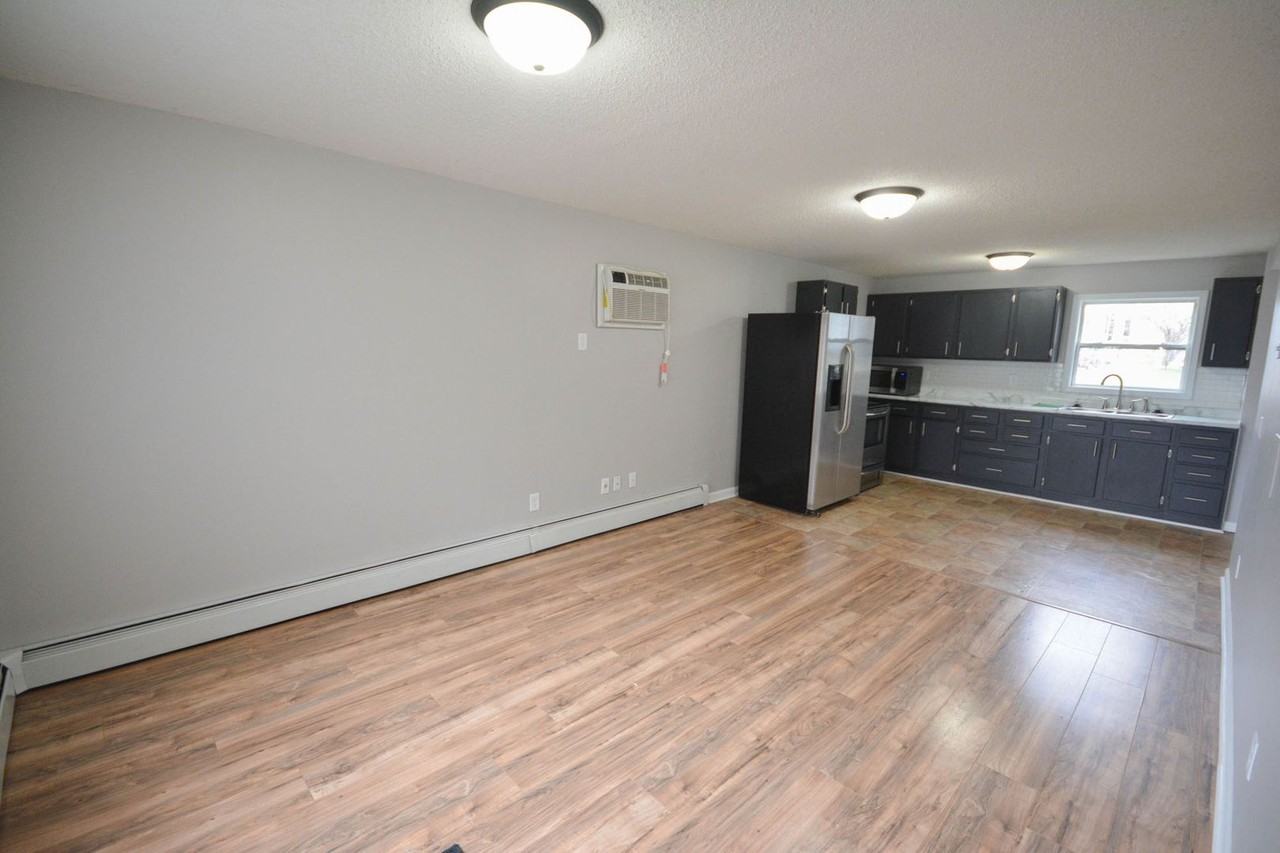 402 12th Ave Se - Photo 3 of 12