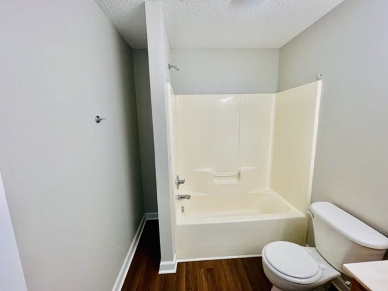 1306 Hardesty Ln - Photo 2 of 16