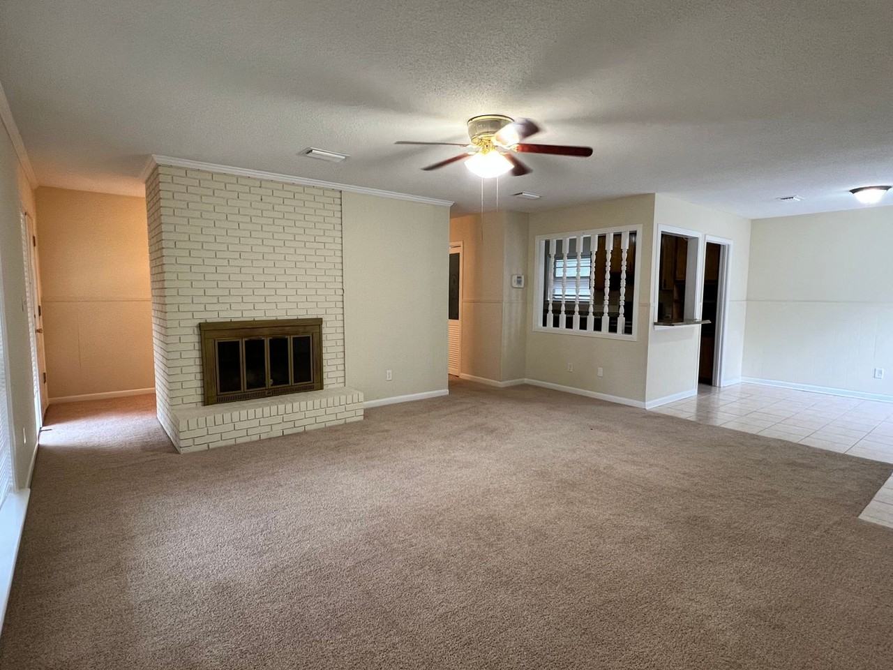 1136 Candlewood Cir - Photo 3 of 13