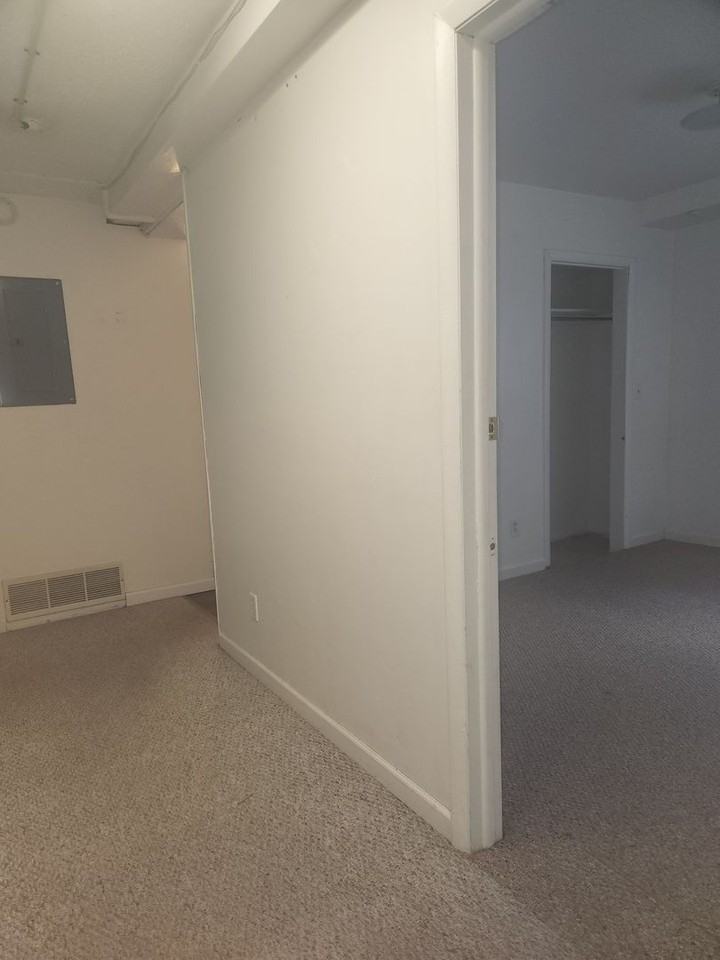1033 Fuller Ave - Photo 3 of 12