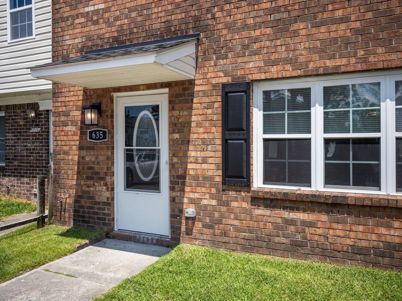 635 Myrtlewood Cir - Photo 2 of 27