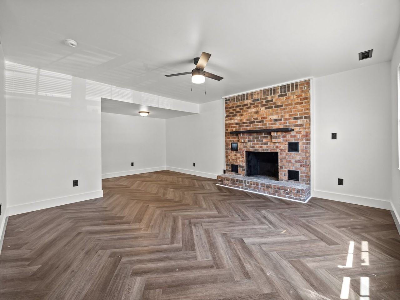 635 Myrtlewood Cir - Photo 5 of 20