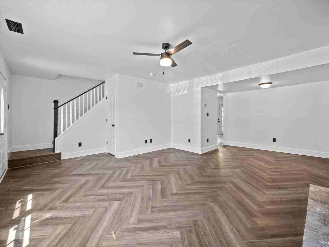 635 Myrtlewood Cir - Photo 4 of 20