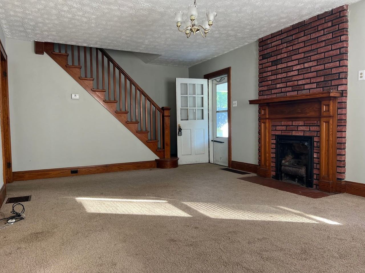 125 Camden Ave - Photo 3 of 9