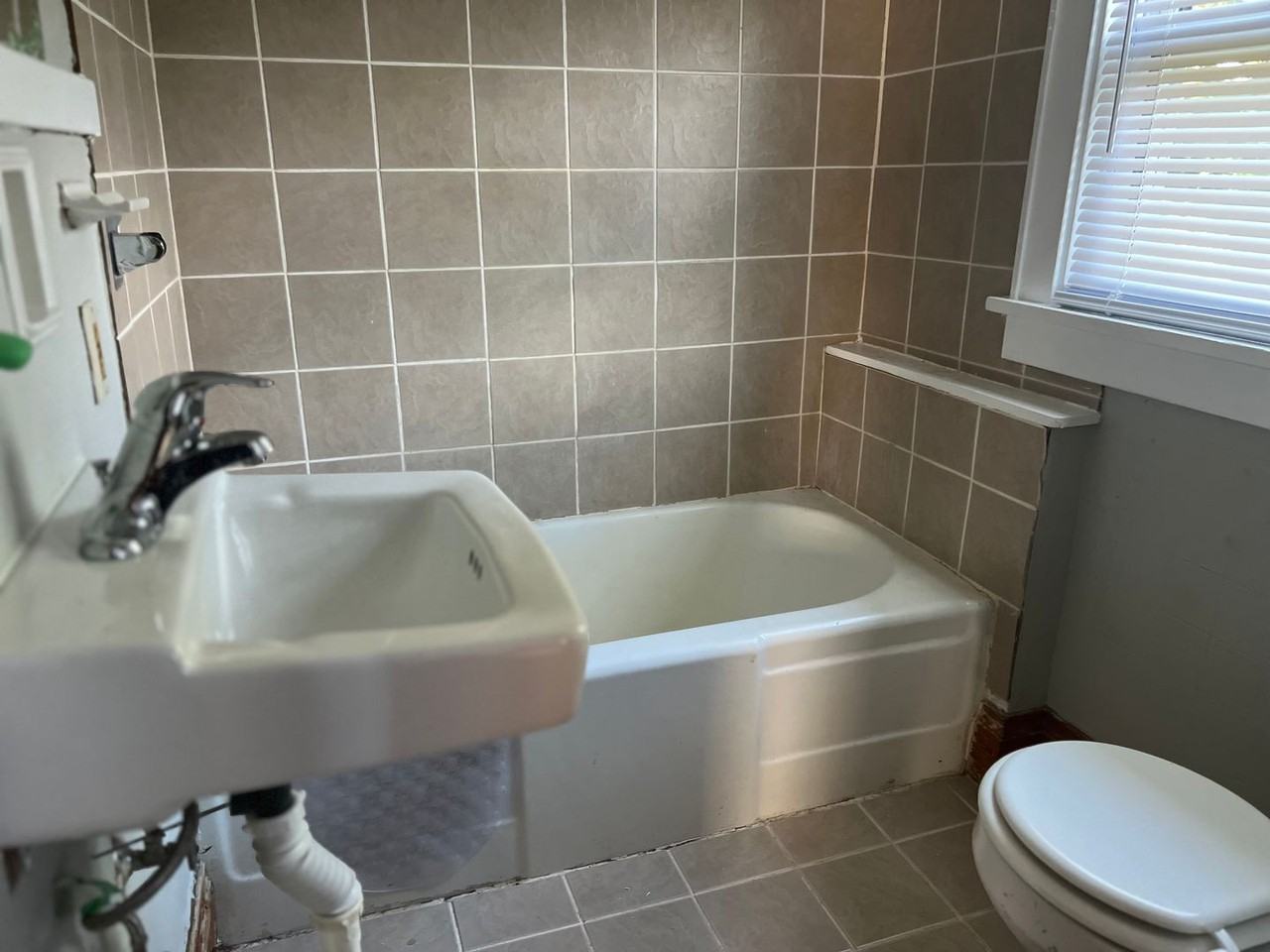 125 Camden Ave - Photo 7 of 9