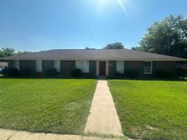 featured image of 2104 Woodmere Loop