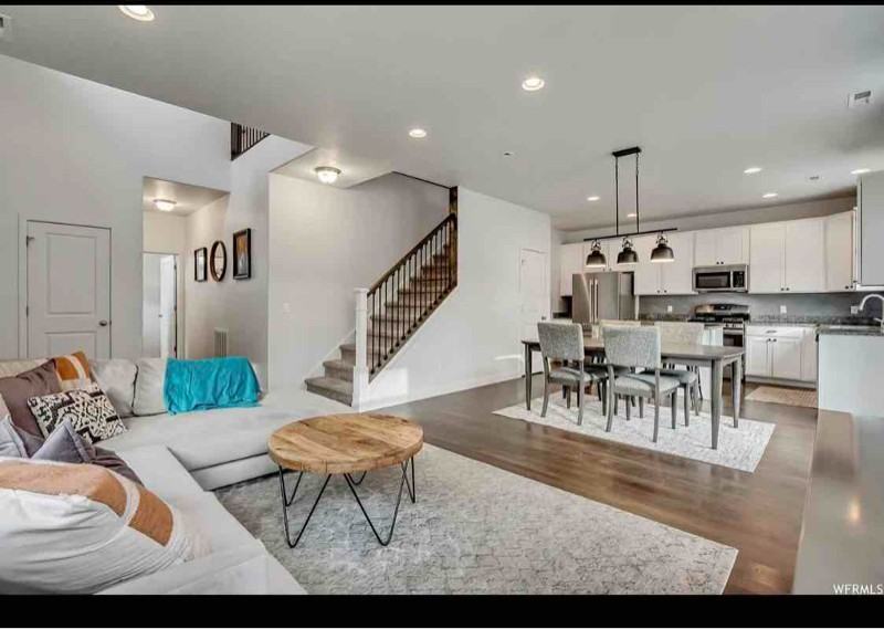 1812 W Parkview Dr - Photo 2 of 9