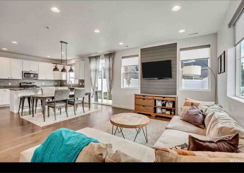 1812 W Parkview Dr - Photo 3 of 9