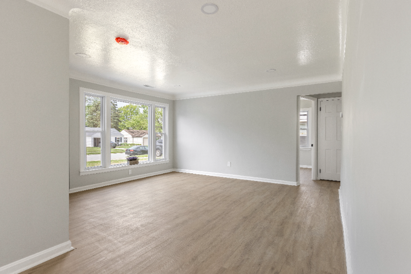 1307 Eastwood Ave - Photo 2 of 11