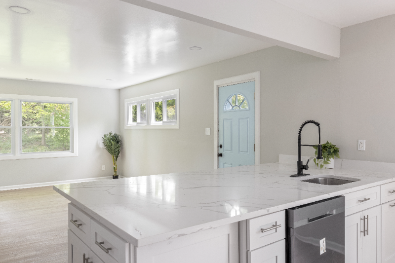 1307 Eastwood Ave - Photo 3 of 11