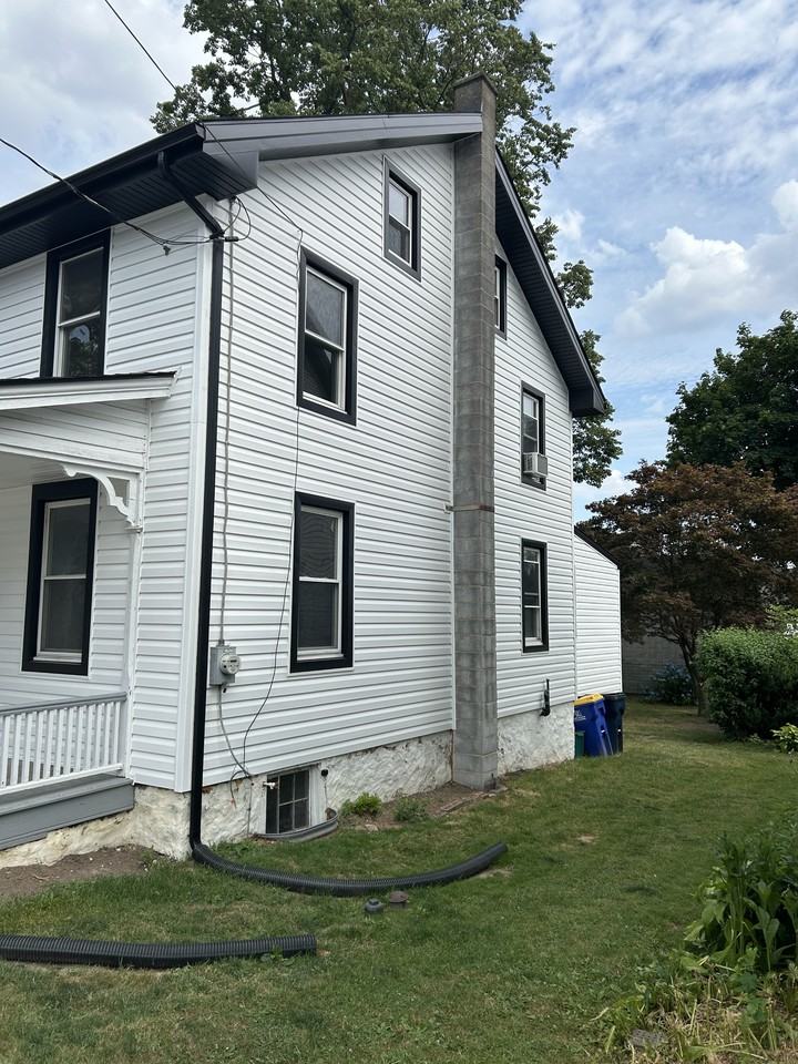 18 Elizabeth St - Photo 2 of 18