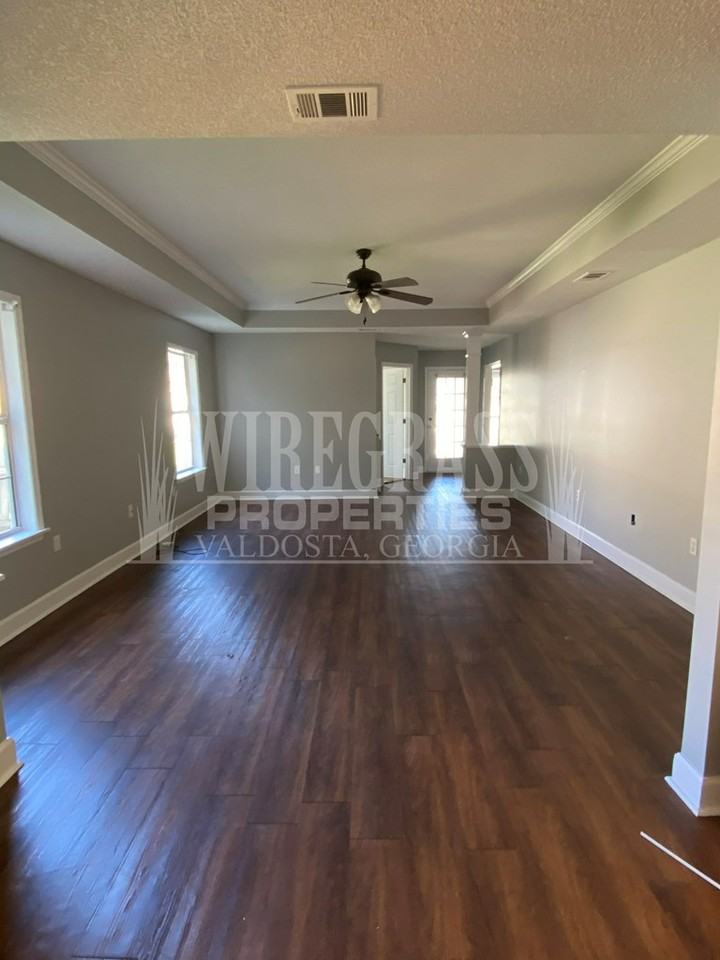 3145 Vanelle Dr #NA - Photo 2 of 8