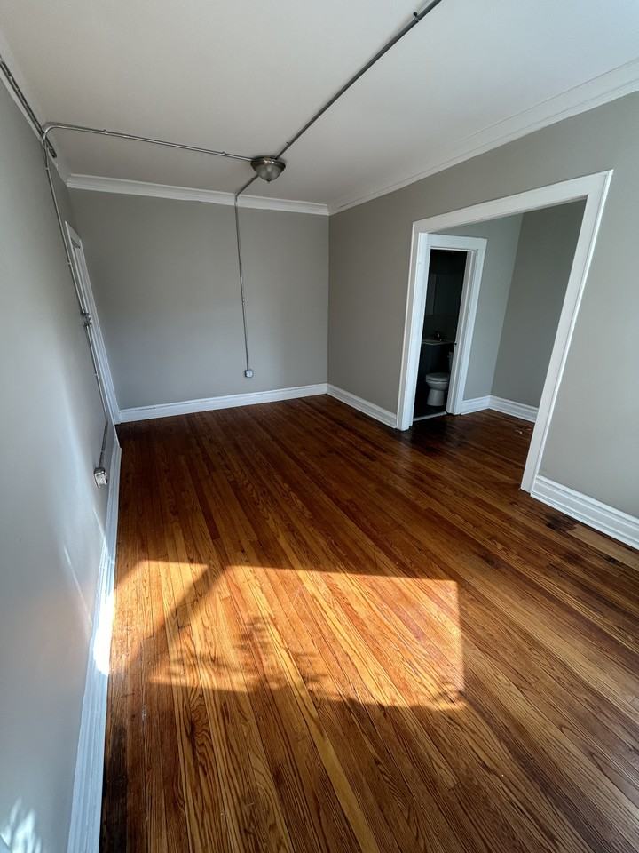 5945 Hyslop Pl #204 - Photo 4 of 6