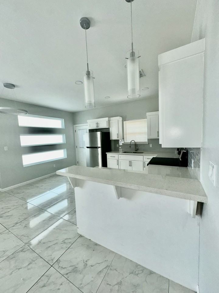 3308 S Mia Ln #3 - Photo 6 of 9