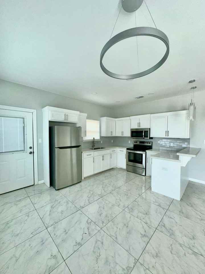 3308 S Mia Ln #3 - Photo 7 of 9