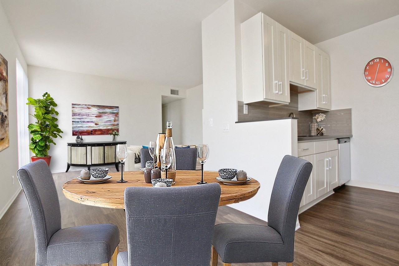 Park Overland Apartments - Photo 7 of 36