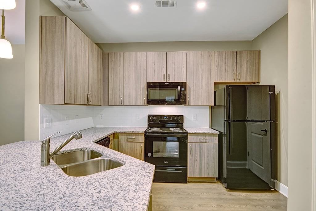 York Woods at Lake Murray Apartment Homes - Photo 6 of 39