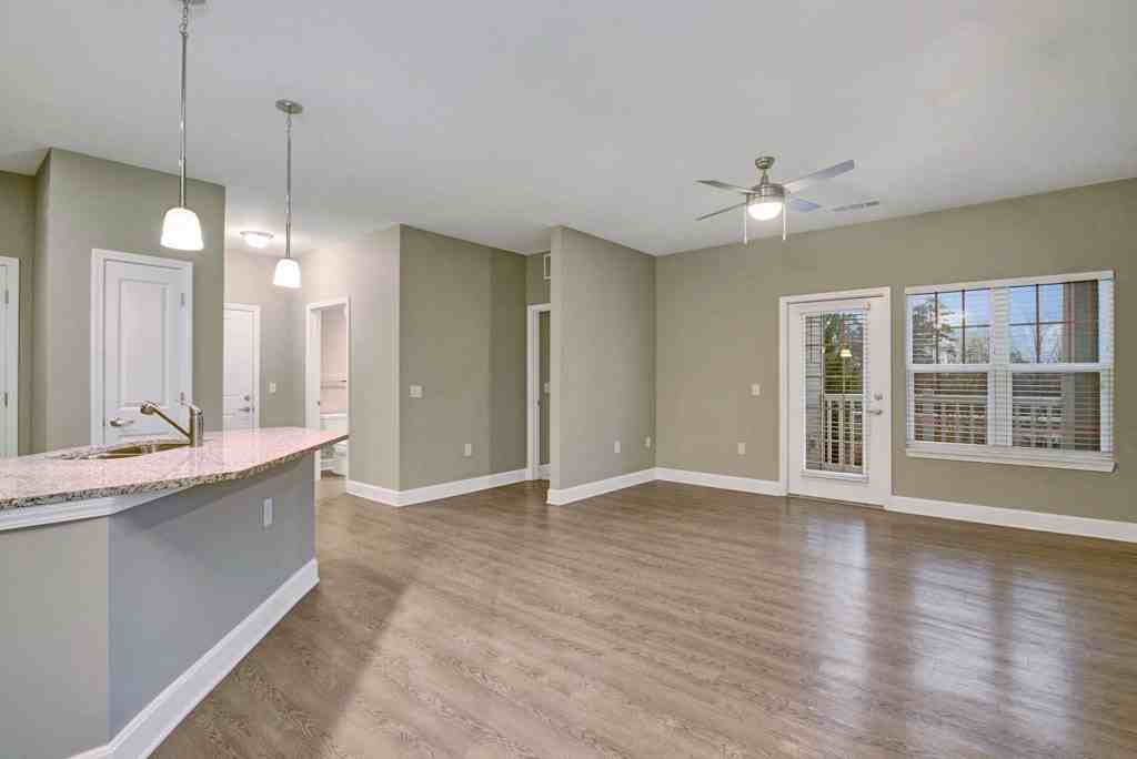 York Woods at Lake Murray Apartment Homes - Photo 4 of 39