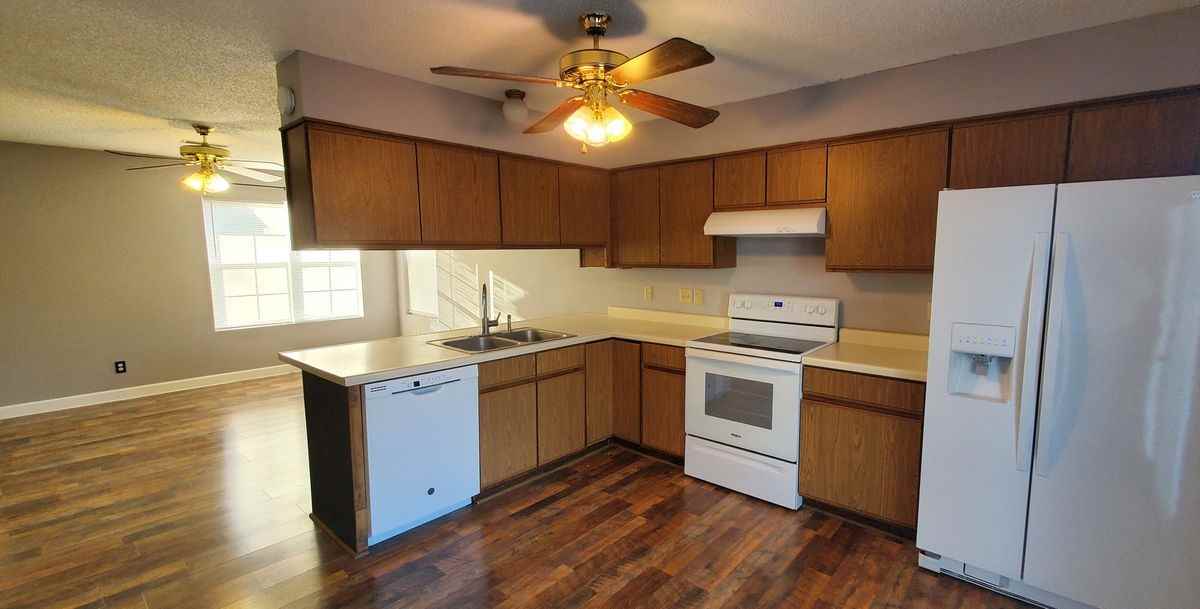 1508 Woodfield St - Photo 4 of 10
