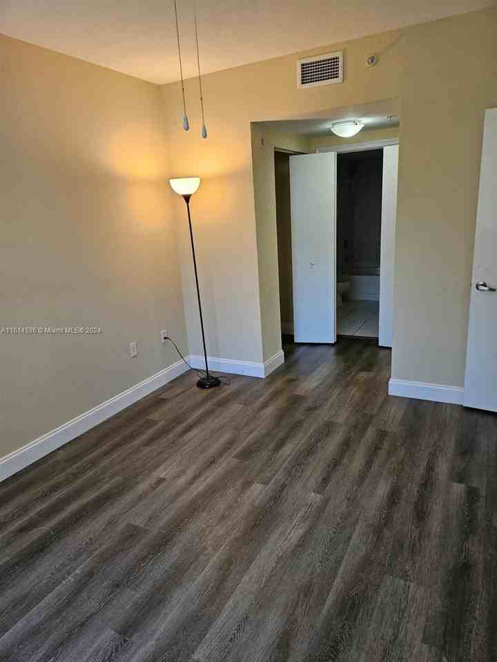 2775 NE NE 187th ST #323 - Photo 7 of 43