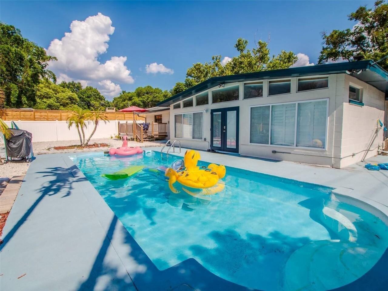 4401 Lenmore St #3 - Photo 4 of 23