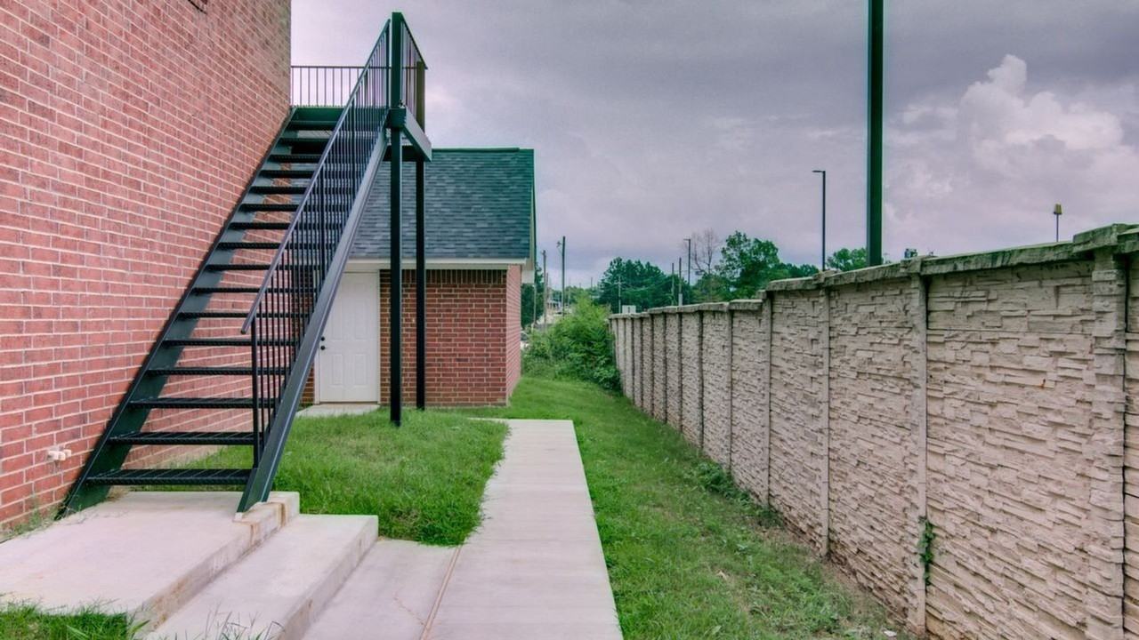 2 Fernwood Dr - Photo 3 of 19