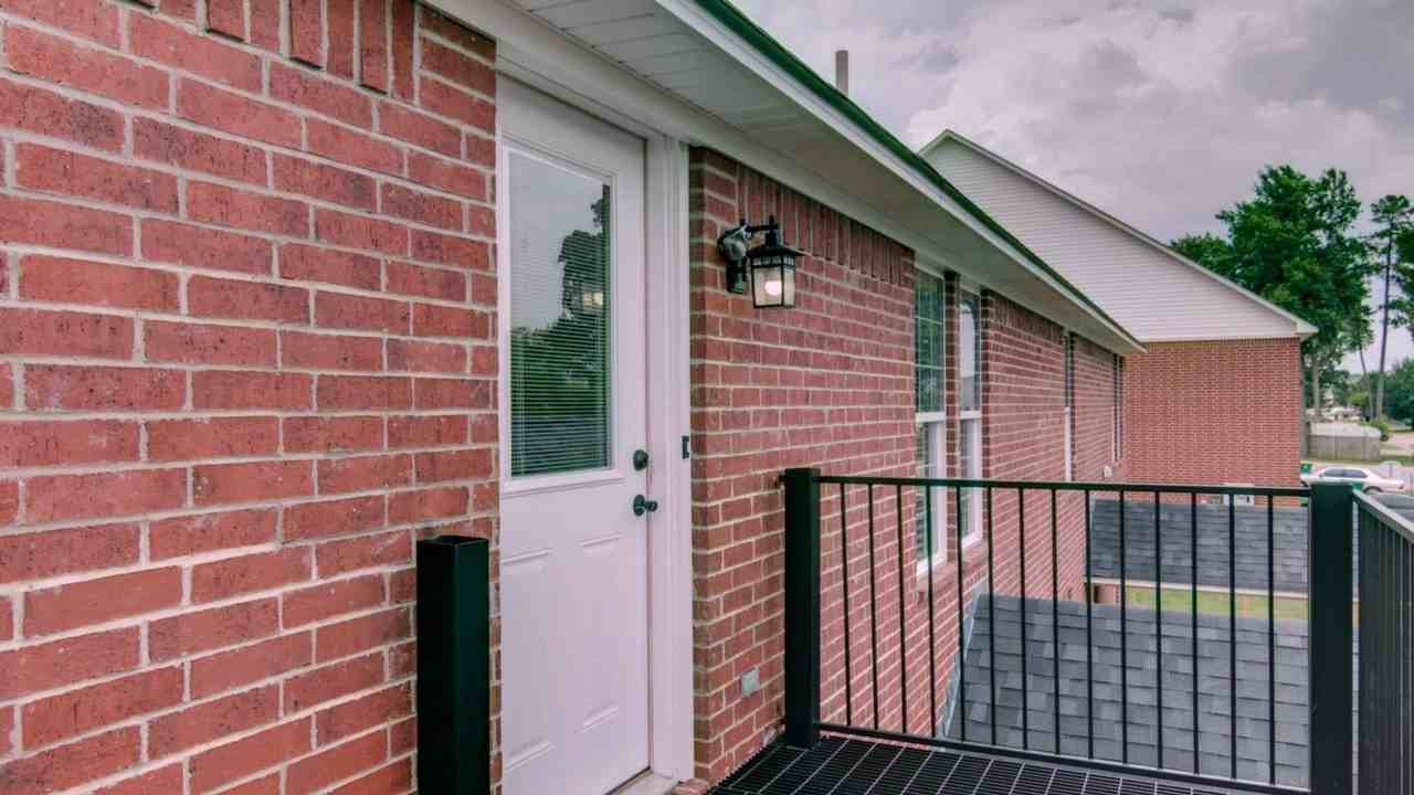 2 Fernwood Dr - Photo 4 of 19