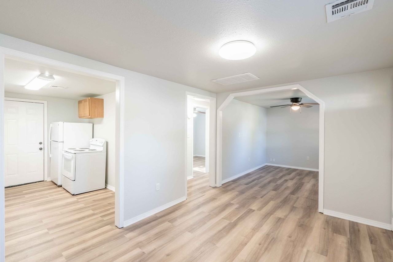 2132 N Atlanta Ave - Photo 4 of 12