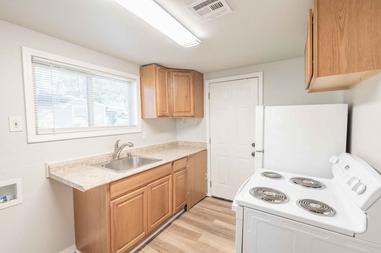 2132 N Atlanta Ave - Photo 7 of 12