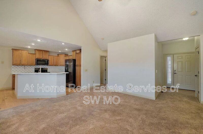 122 W Sandalwood Ln - Photo 4 of 16