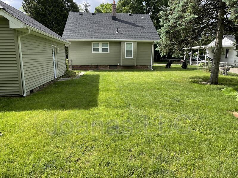 723 Sackett St - Photo 3 of 24