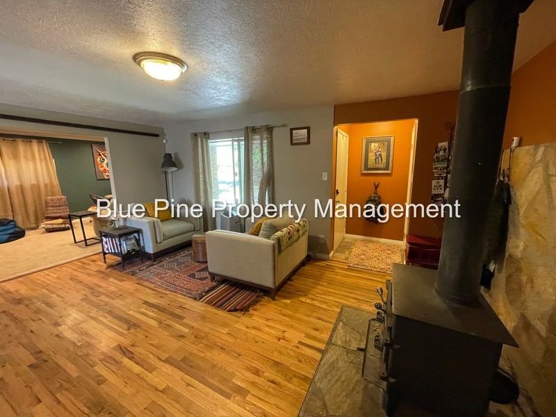 455 Linden Dr - Photo 3 of 17