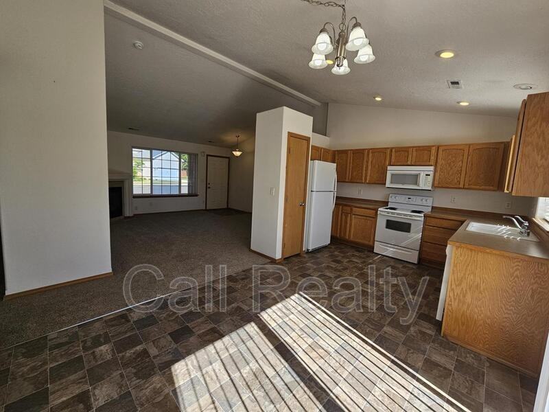 826 Fox Ridge Rd - Photo 5 of 13
