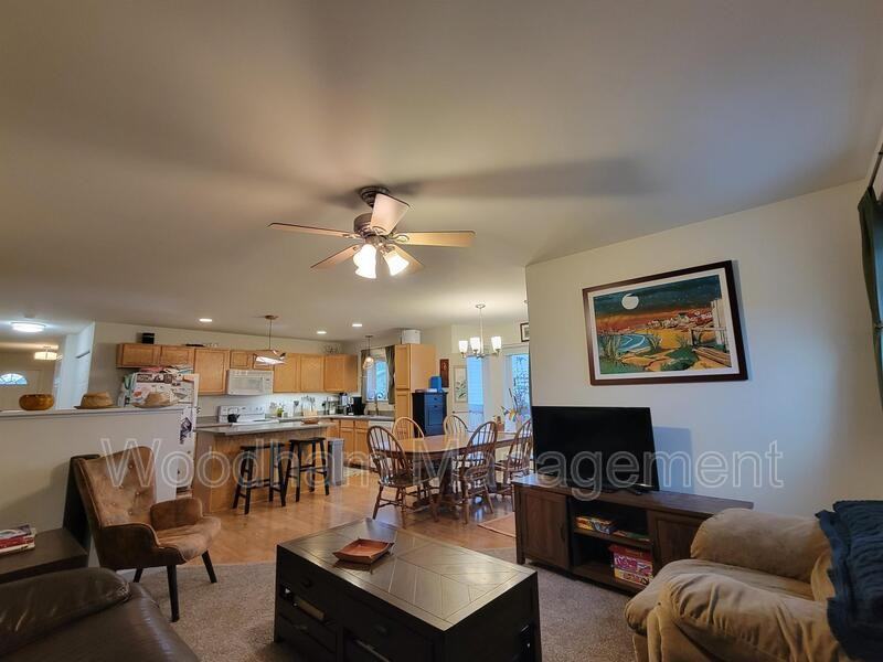 190 Droulliard Ave - Photo 4 of 19