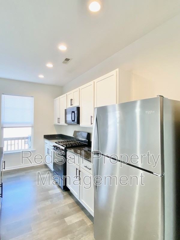 1413 Independence Blvd - Photo 7 of 22