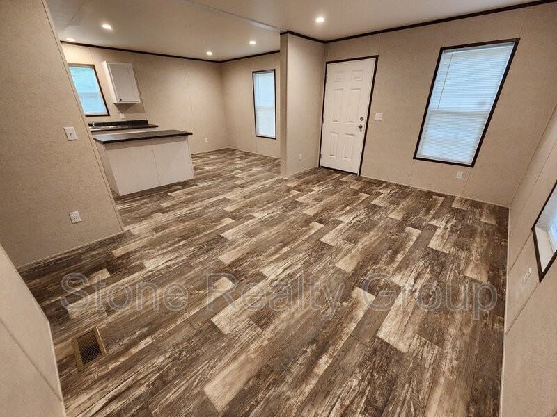 1433 Grand Ave - Photo 3 of 11