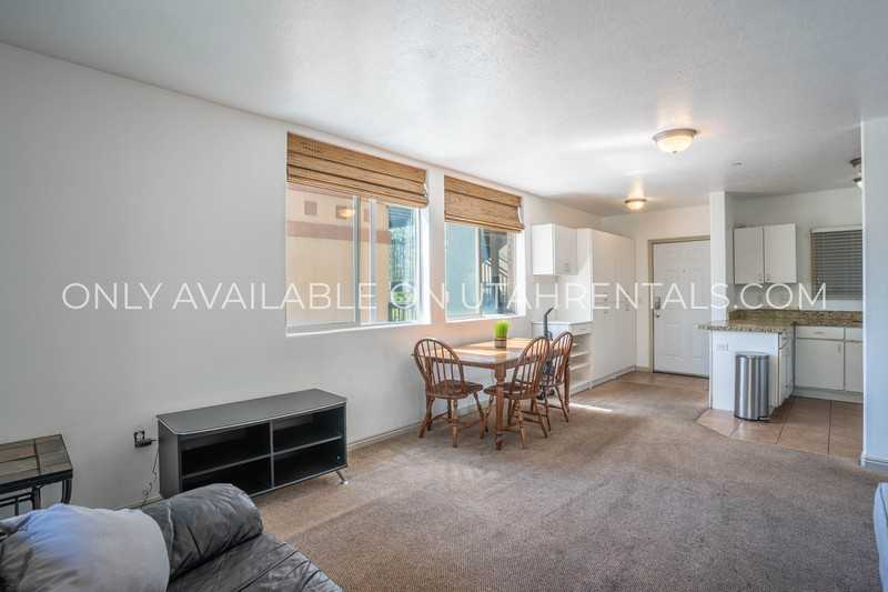 884 En #E4-1 - Photo 3 of 21